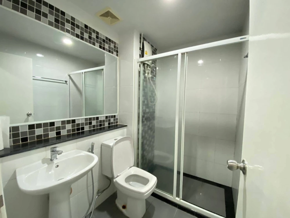 For rent: Regent Home 15 Chaengwattana, 10th floor, nice room, fully furnished, book now!