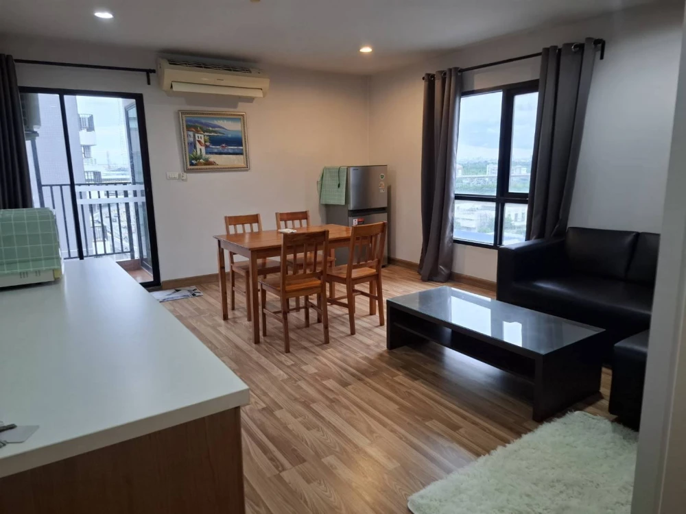 For rent: Regent Home 15 Chaengwattana. Spacious and comfortable room with clear partitions. Fully furnished and ready to move in.