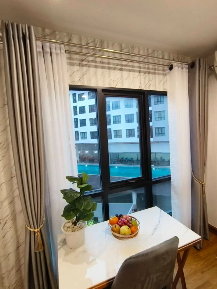 For rent: Regent Home 18 Chaengwattana-Lak Si, Building F, 5th floor. Beautiful, refreshing pool view. Wallpapered interior, well-partitioned. Don't m