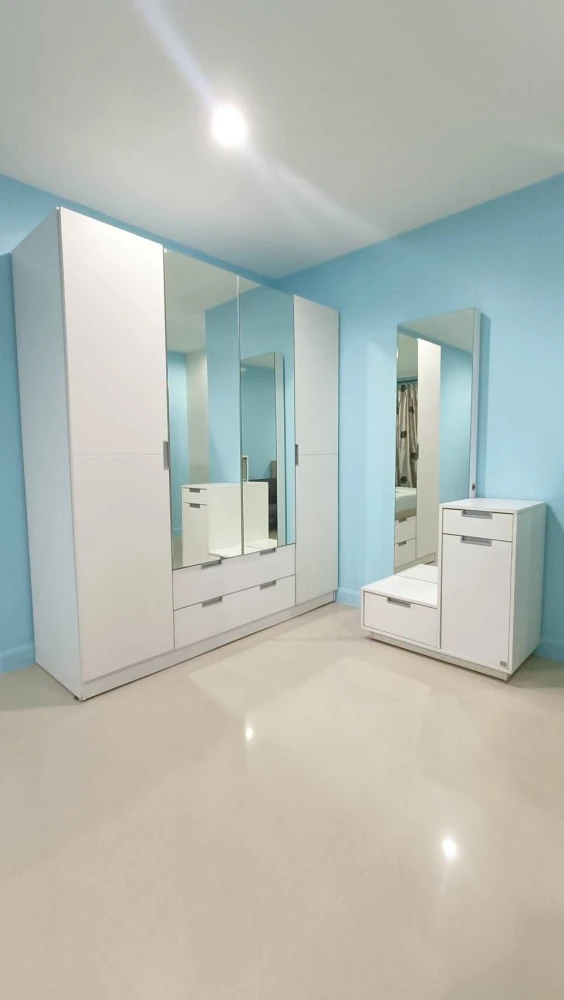 For rent: Regent Home 6 Prachachuen. Ready-to-move-in unit. Great price, great location, quiet and not crowded. Well-ventilated room. Looks exactly li