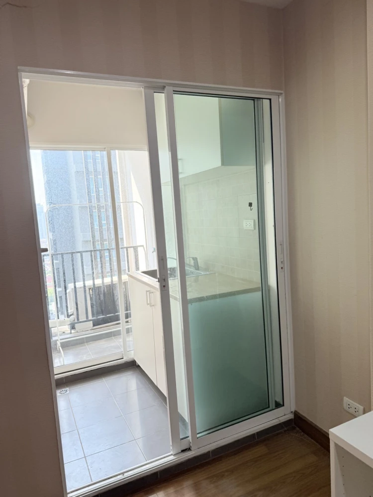 For rent: Regent Home Bang Son, high floor (22nd floor), cool breeze all day, good quality wallpaper throughout the room. You will regret it if you mi