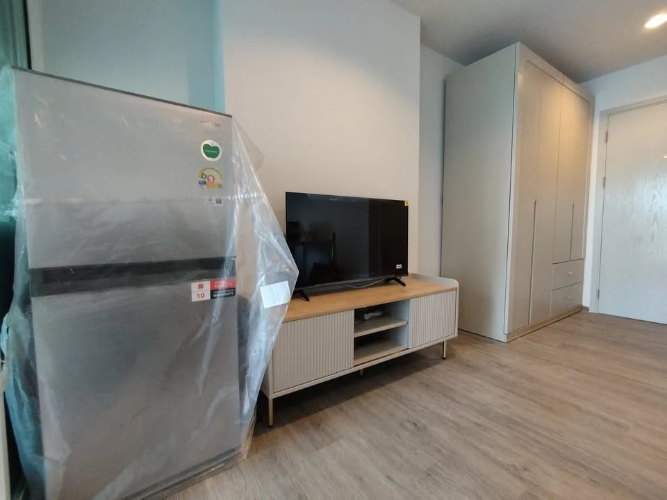 For rent: Regent Home Bangna, 16th floor, extra-wide unit with unobstructed river view. Don't miss out!