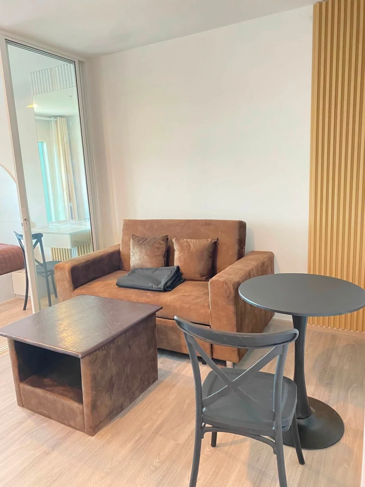For rent: Regent Home Bangna, 19th floor, partitioned room, fully furnished with appliances. Move in now! Don't wait!