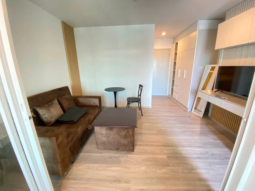 For rent: Regent Home Bangna, 19th floor, partitioned room, fully furnished with appliances. Move in now! Don't wait!