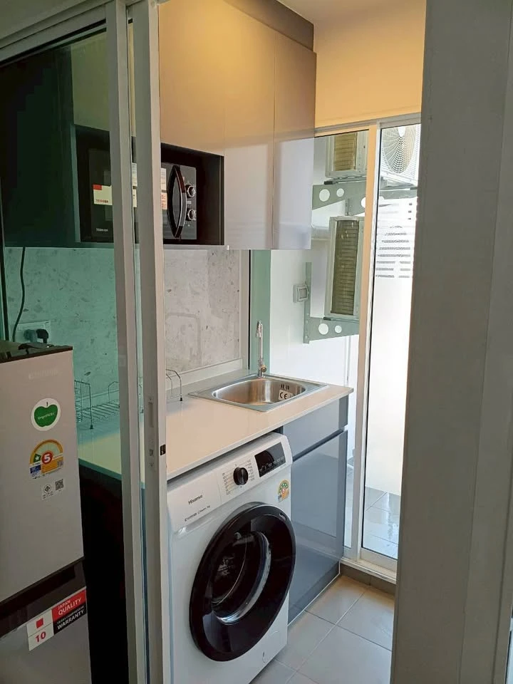 For rent: Regent Home Bangna, 6th floor, swimming pool view, glass partition. You definitely need to book this one!