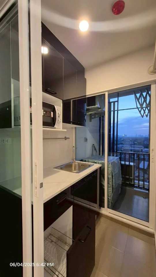 For rent: Regent Home Bangna, excellent floor with stunning, unobstructed Chao Phraya River view. Fully furnished. Don't miss out!