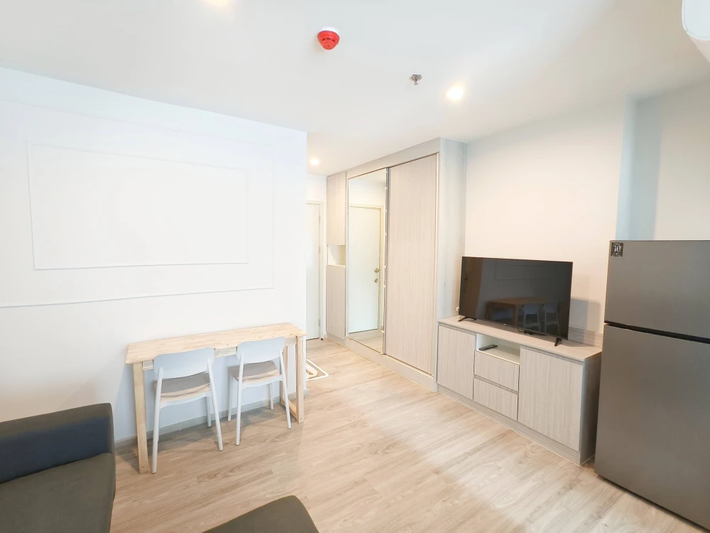 For rent: Regent Home Bangna, fully furnished with built-in furniture and appliances. Just bring your personal belongings and move in!