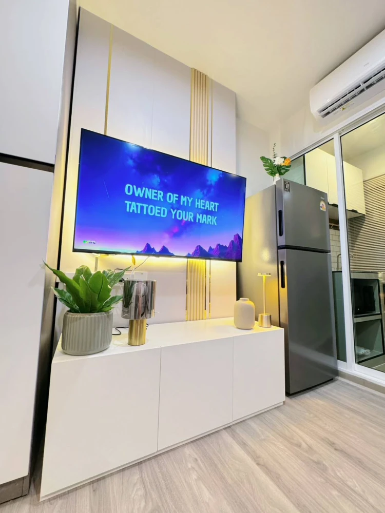 For rent: Regent Home Bangna, high floor unit, fully furnished. Just bring your belongings and move in! Book now before it's too late!