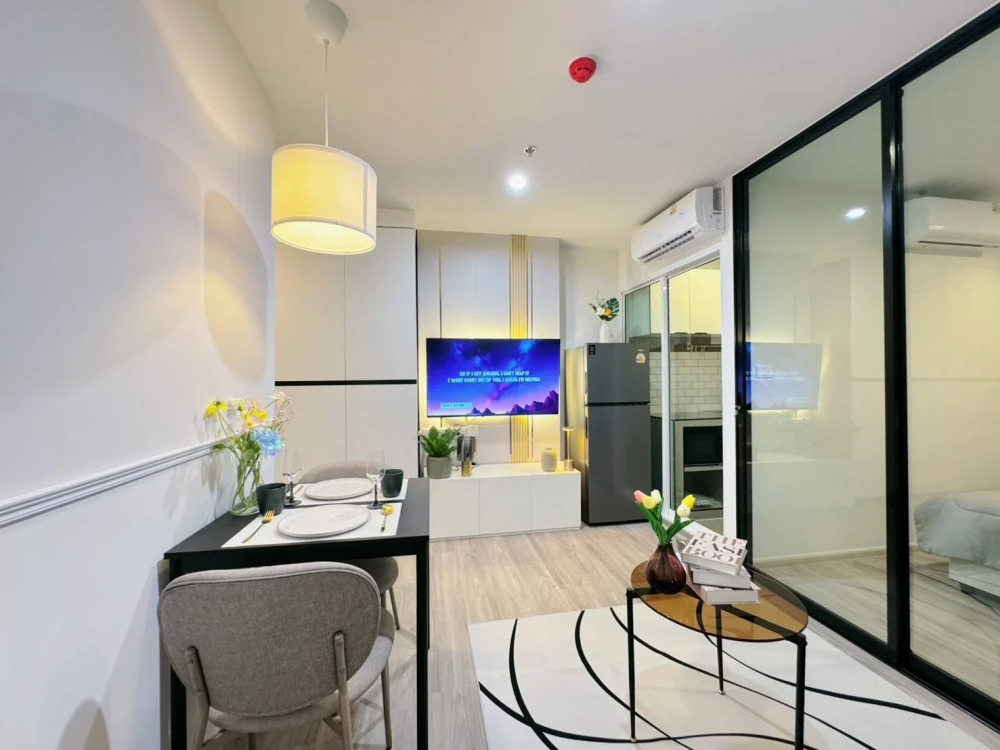 For rent: Regent Home Bangna, high floor unit, fully furnished. Just bring your belongings and move in! Book now before it's too late!