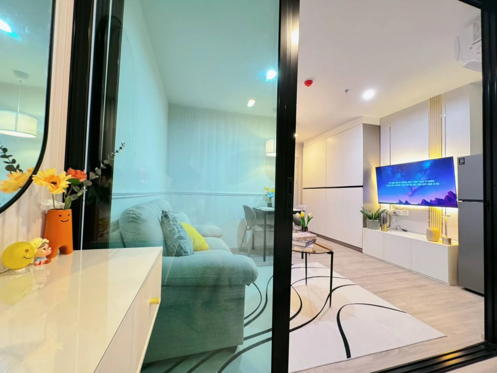 For rent: Regent Home Bangna, high floor unit, fully furnished. Just bring your belongings and move in! Book now before it's too late!