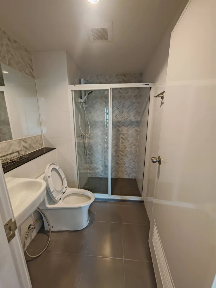 For rent: Regent Home Bangna. Fully furnished and equipped with appliances. Ready to move in. Book now!