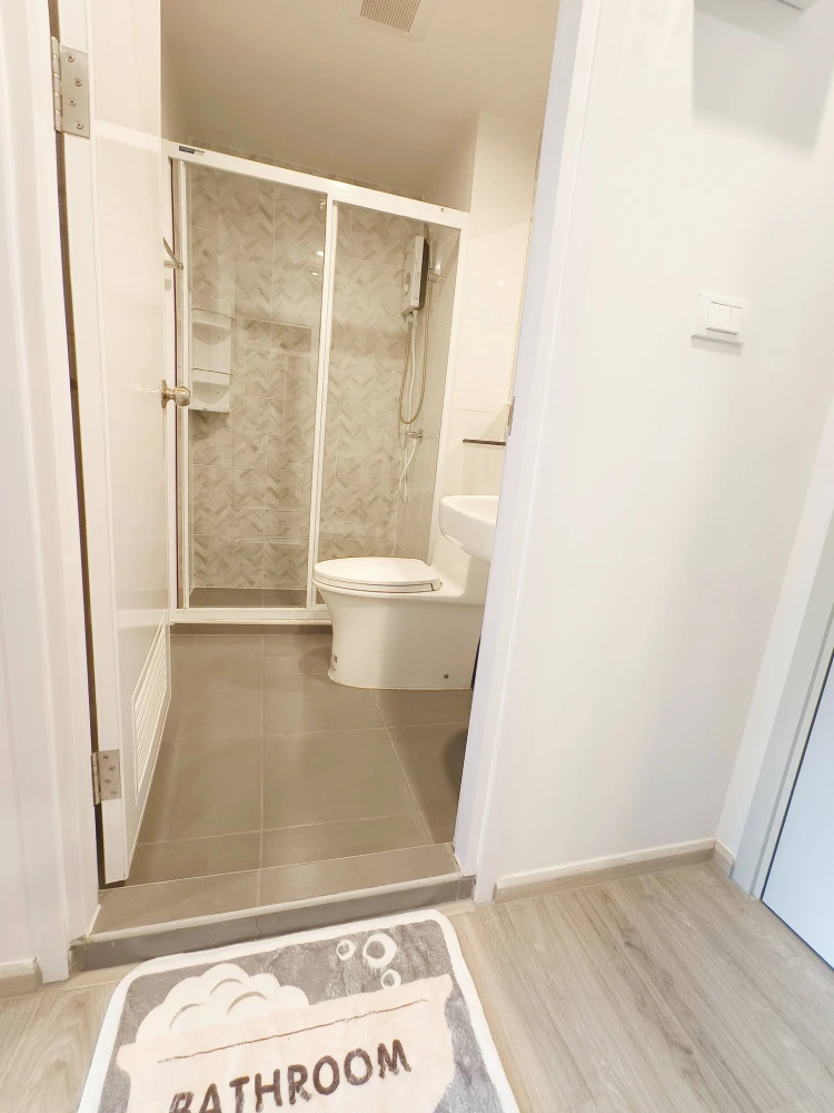 For rent: Regent Home Bangna, 15th floor, Building A, exterior view, fully furnished with appliances. Book now!