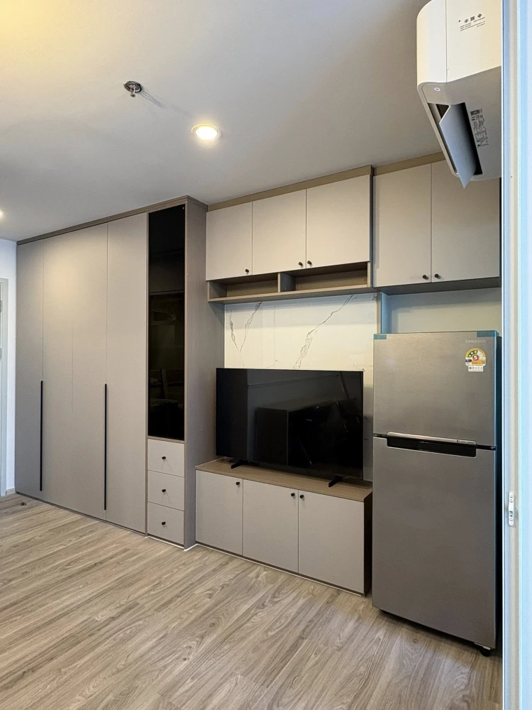 For rent: Regent Home Bangna, very high floor unit with view of BITEC. Fully furnished with all appliances. Beautiful and ready to move in immediately
