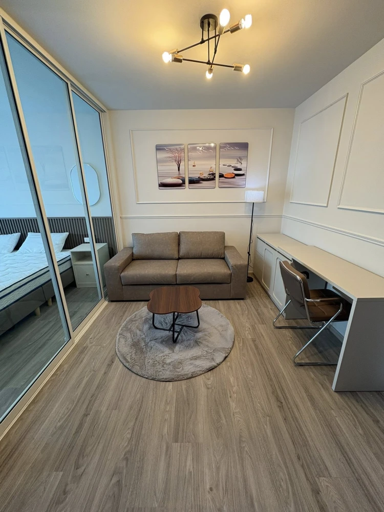 For rent: Regent Home Bangna, very high floor unit with view of BITEC. Fully furnished with all appliances. Beautiful and ready to move in immediately