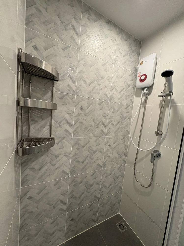 For rent: Regent Home Bangna, very high floor unit with view of BITEC. Fully furnished with all appliances. Beautiful and ready to move in immediately