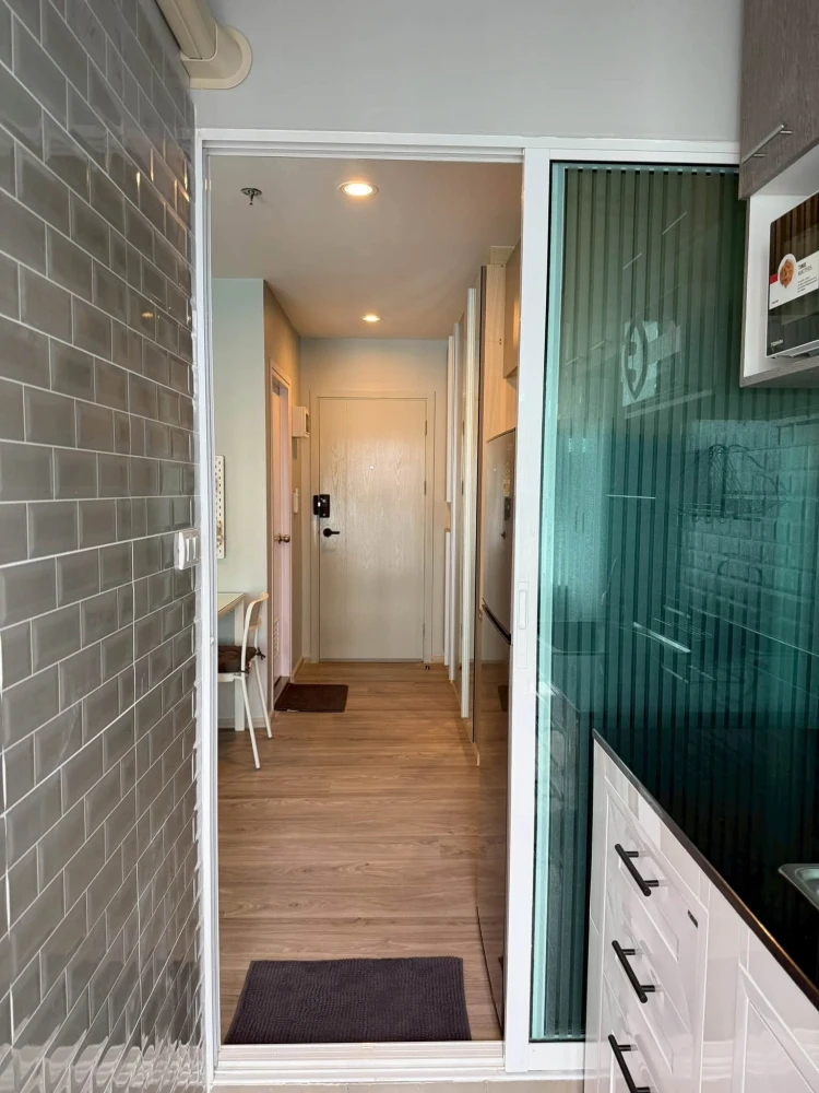 For rent: Regent Home Bangna, 21st floor, stunning city view from the top floor. Fully furnished with appliances. Book now, don't wait!