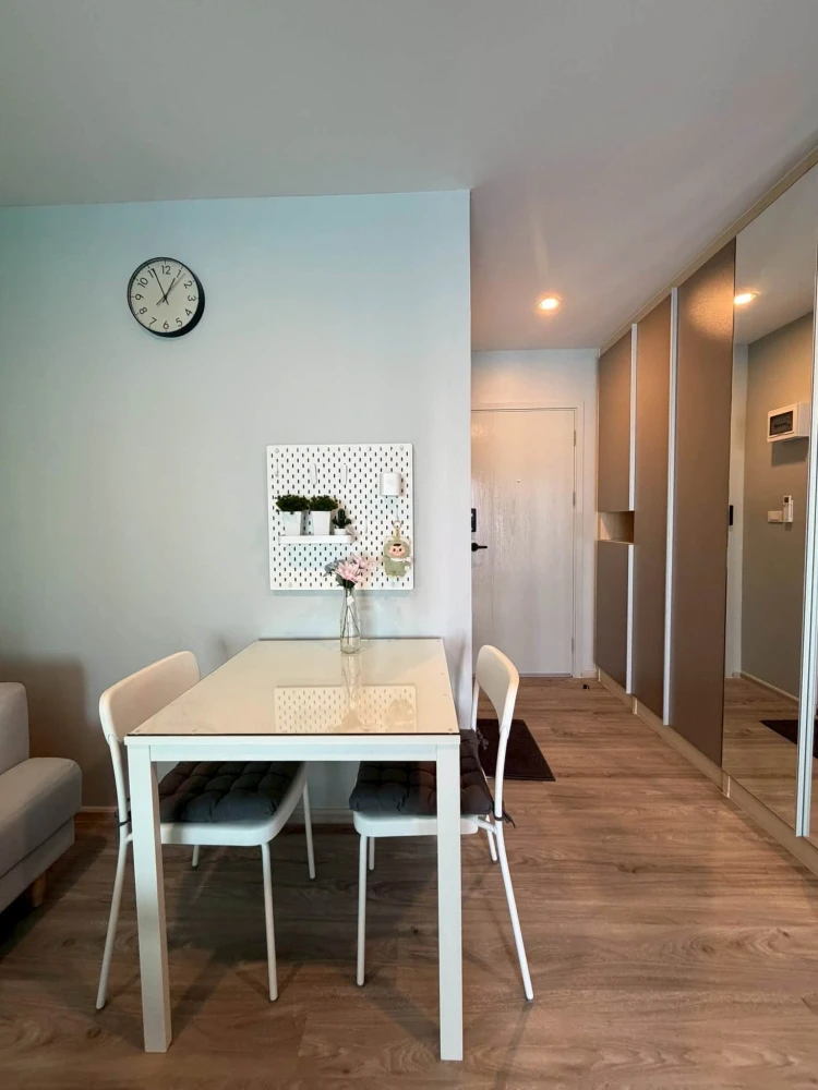 For rent: Regent Home Bangna, 21st floor, stunning city view from the top floor. Fully furnished with appliances. Book now, don't wait!