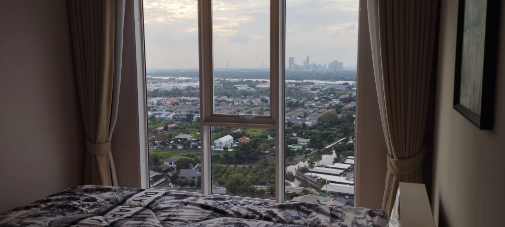 For rent: Regent Home Bangna, Building B, 27th floor. City view from a very high floor – you definitely need to book this!