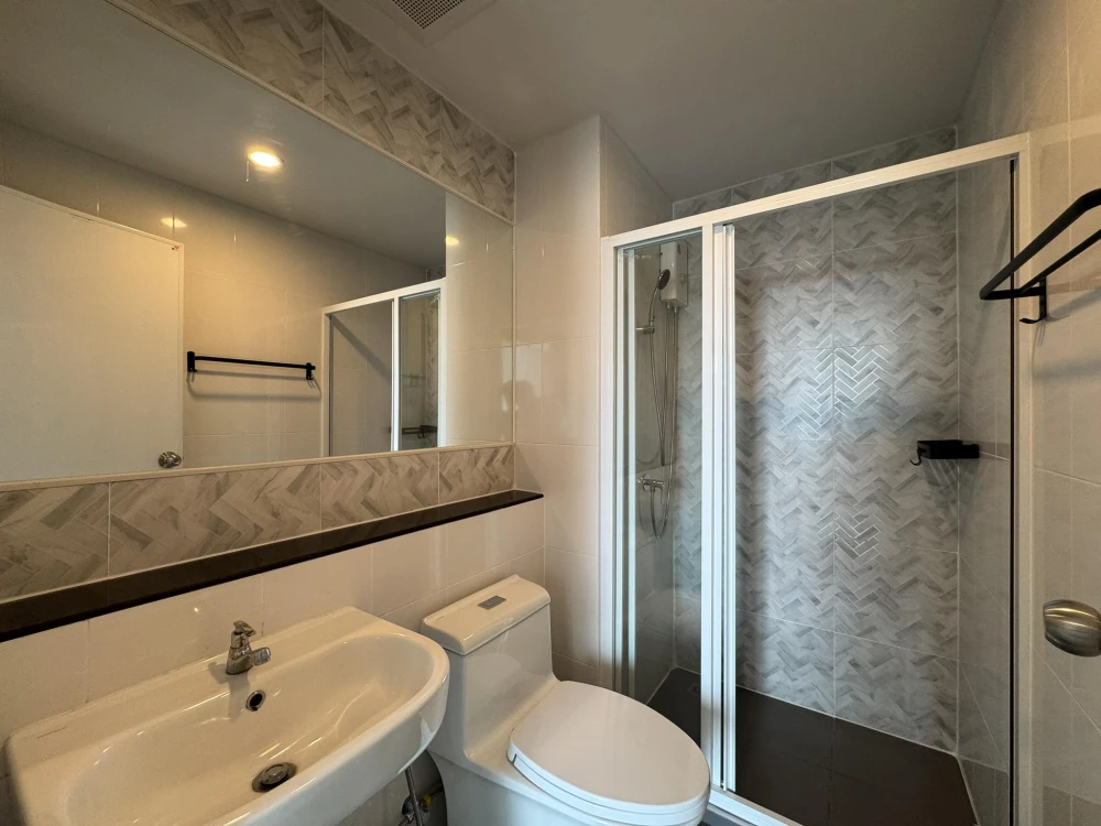 For rent: Regent Home Wutthakat, high floor, fully furnished. Book now, don't miss out! +++