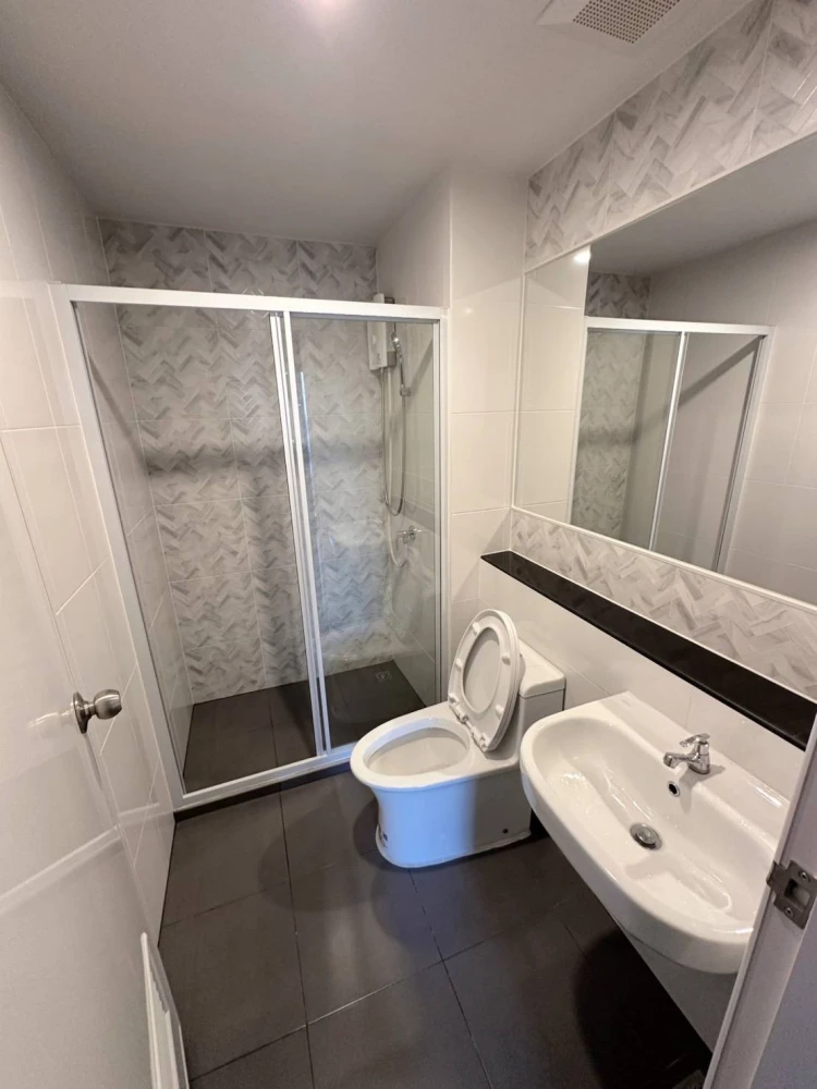 For rent: Regent Home Wutthakat, 24th floor, unobstructed view, fully furnished with built-in features. Book now!