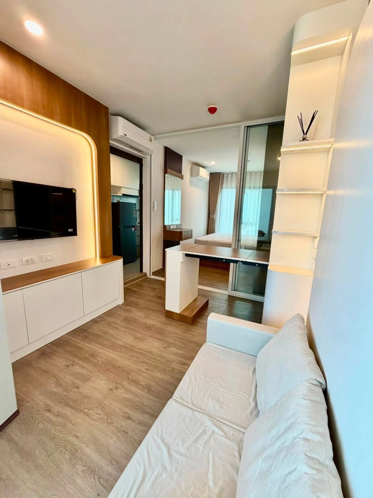 For rent: Regent Home Wutthakat. High-quality built-in furnishings throughout the unit, with ample storage space. Book now!