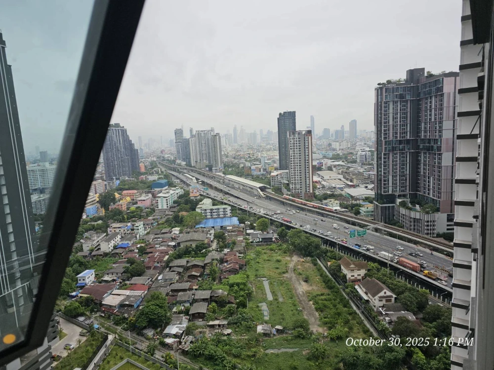 For rent: Regent Home Wutthakat. Bedroom view of the Phra Pathom Chedi, room located away from the noise of the diesel train, north-facing with good v