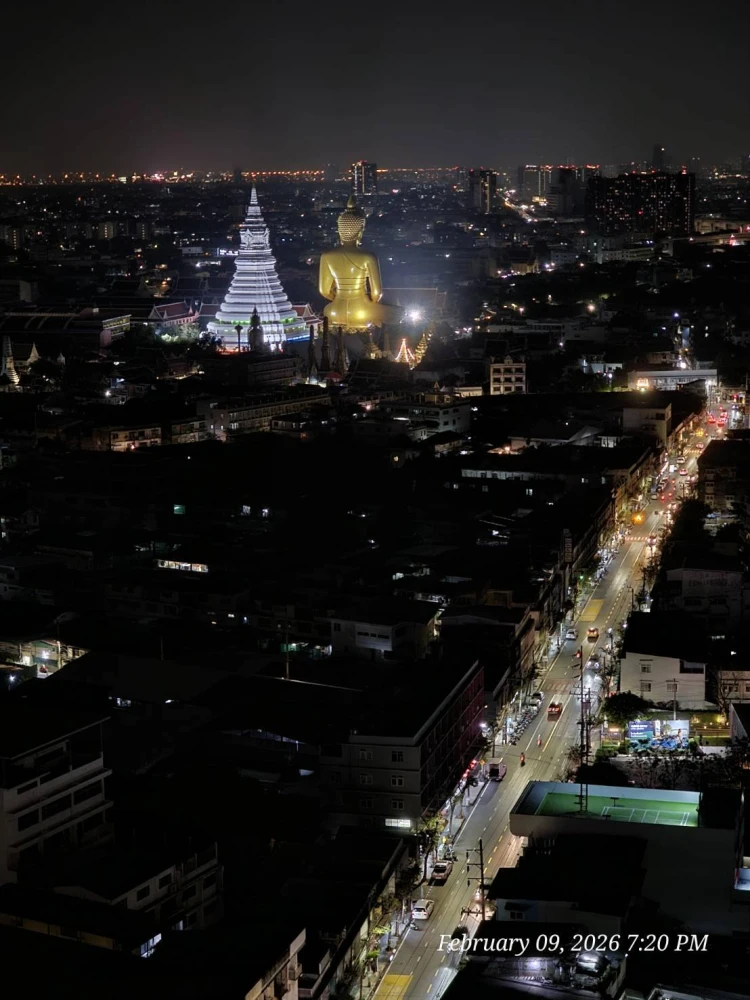 For rent: Regent Home Wutthakat. Bedroom view of the Phra Pathom Chedi, room located away from the noise of the diesel train, north-facing with good v