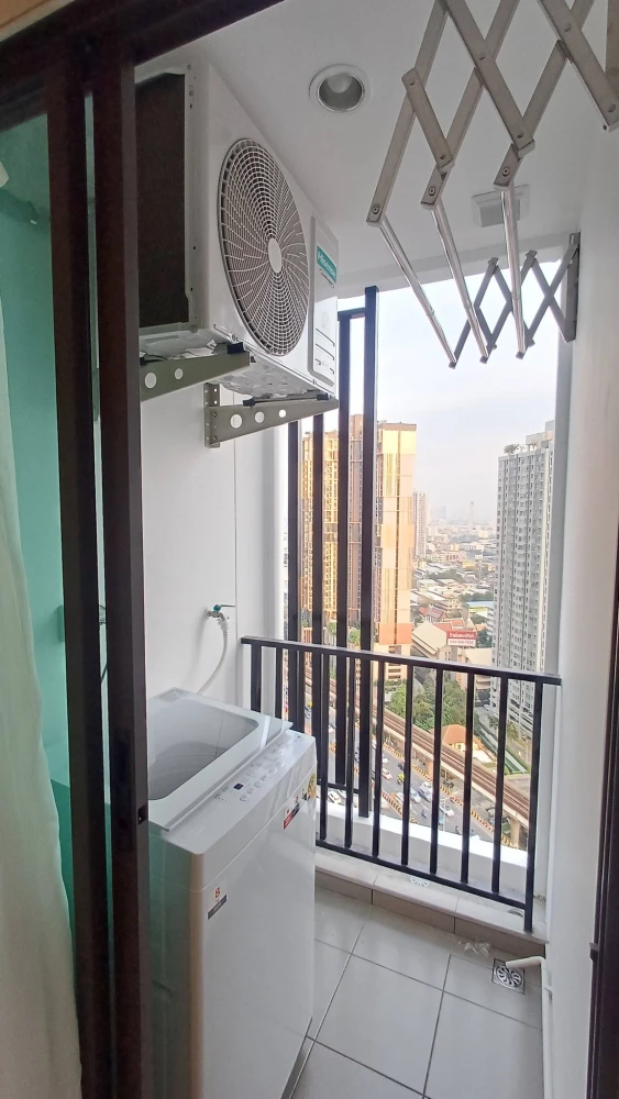 For rent: Regent Home Wutthakat. Well-partitioned rooms with separate zones. Affordable price. Everything you need is here. You must book now!