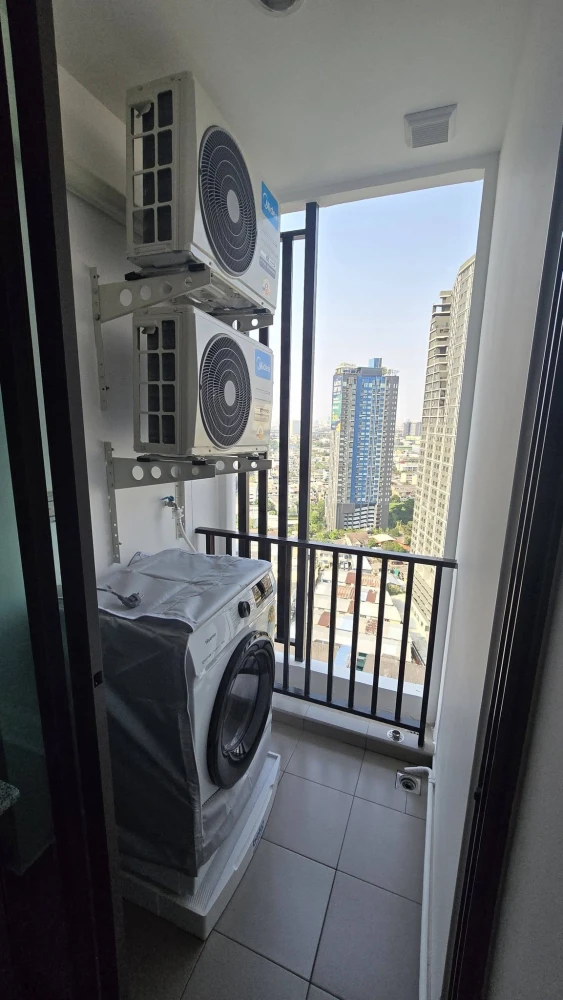 For rent: Regent Home Wutthakat, high floor unit, comfortable, good ventilation, city view. Book now, don't miss out!+++