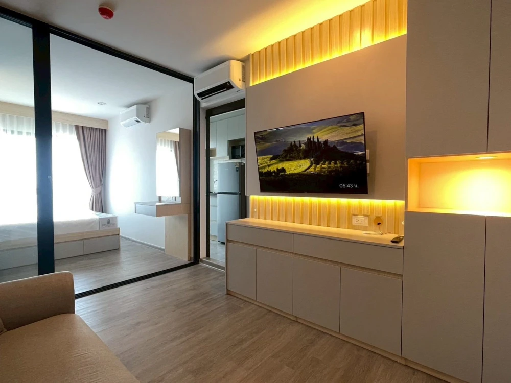 For rent: Regent Home Wutthakat, high floor unit, fully furnished, ready to move in, great location. Book now!