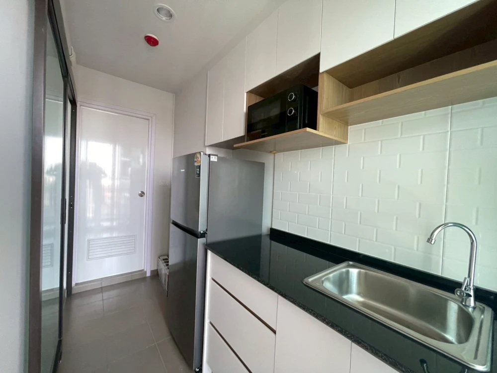 For rent: Regent Home Wutthakat, high floor unit, fully furnished, ready to move in, great location. Book now!