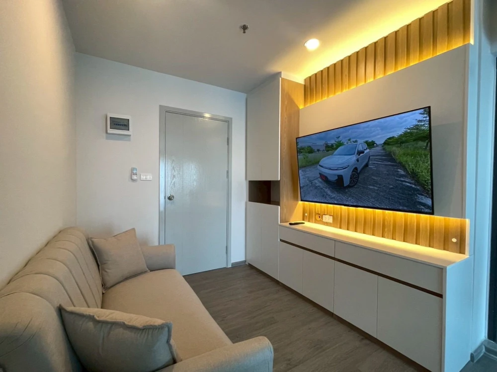 For rent: Regent Home Wutthakat, high floor unit, fully furnished, ready to move in, great location. Book now!