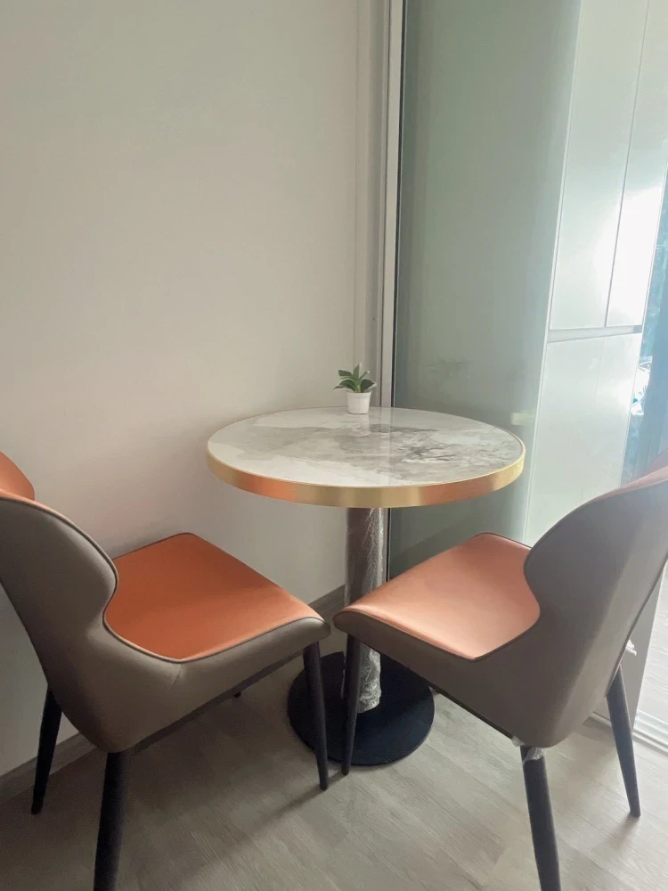 For rent: Regent Home Wutthakat. Fully furnished with built-in furniture, glass partition, and appliances. Don't miss this opportunity!