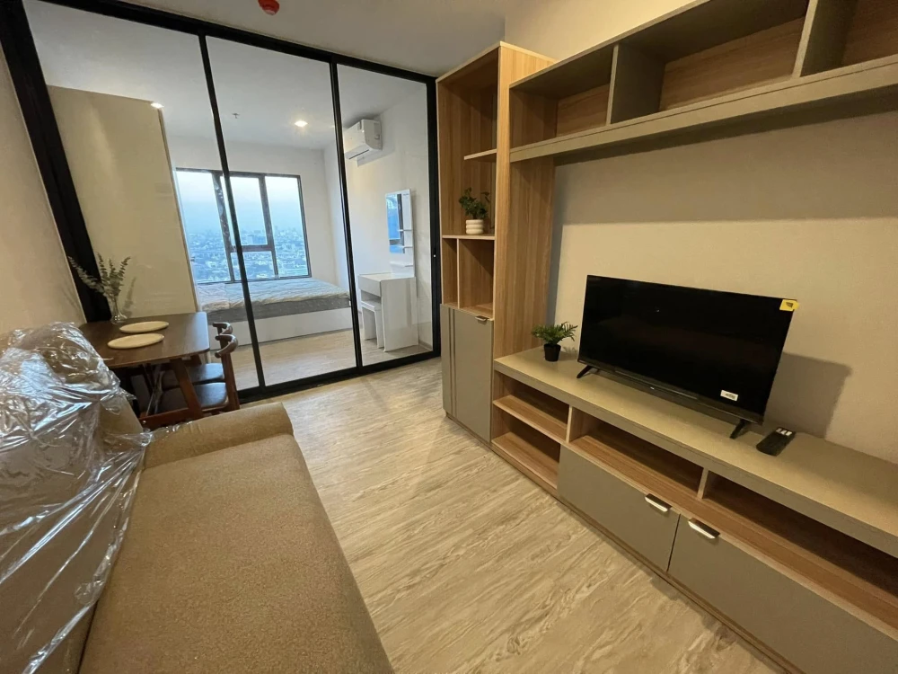 For rent: Regent Home Wutthakat, fully furnished apartment, high floor. Book now before it's too late!