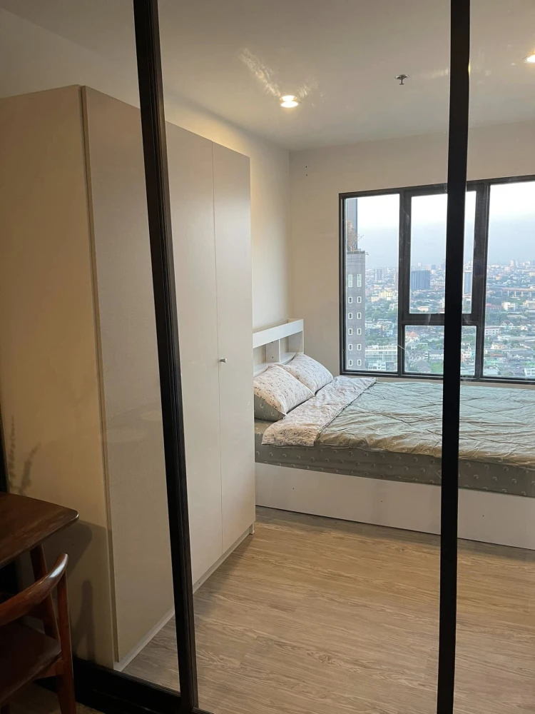 For rent: Regent Home Wutthakat, fully furnished apartment, high floor. Book now before it's too late!