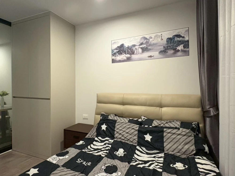 For rent: Regent Home Wutthakat, beautiful high-floor unit with stunning views and complete amenities. Ready to move in.