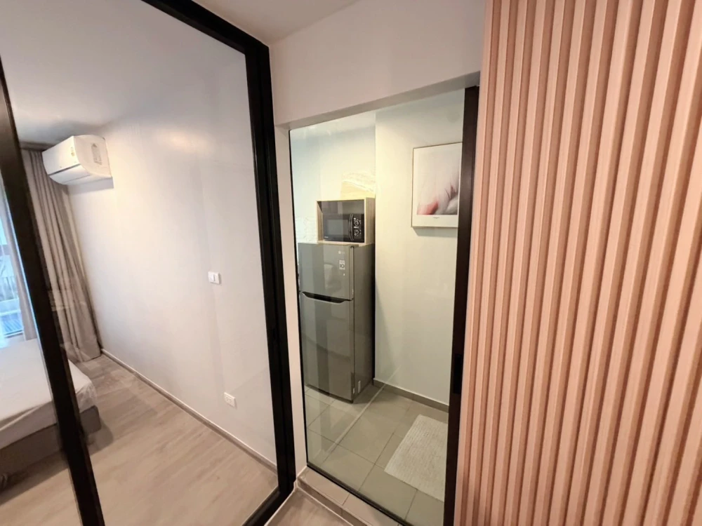 For rent: Regent Home Wutthakat, minimalist style room, fully furnished and equipped with appliances, ready to move in immediately.