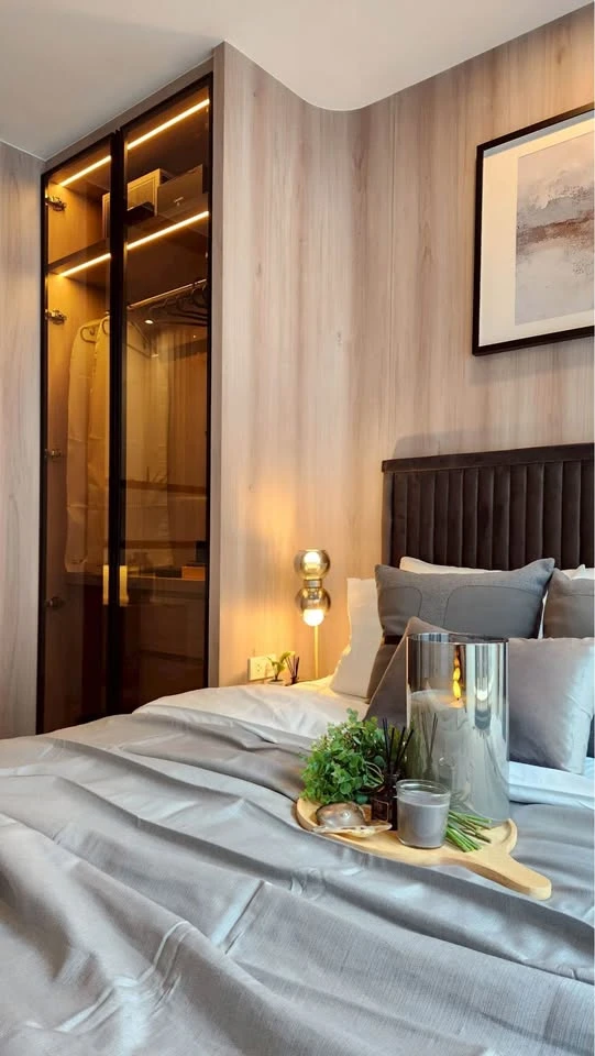 For rent: Regent Home Wutthakat. The room is on a very high floor with a beautiful city view. It's decorated with amazing built-ins and is as beautifu