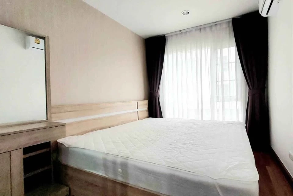 For rent: Regent Home Sukhumvit 81, Building B, 2nd floor, fully furnished, with a 6-foot bed. Just bring your own luggage and move in.