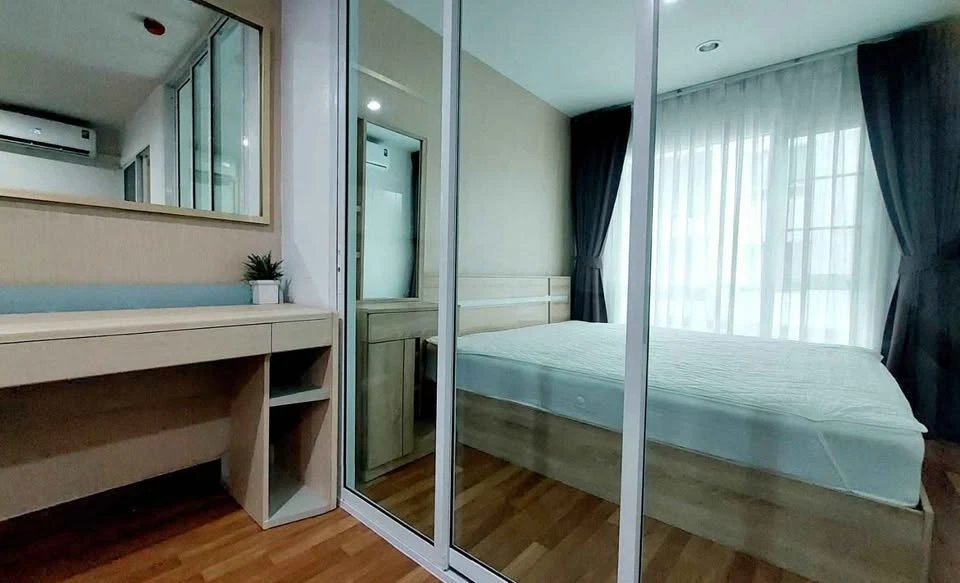 For rent: Regent Home Sukhumvit 81, Building B, 2nd floor, fully furnished, with a 6-foot bed. Just bring your own luggage and move in.