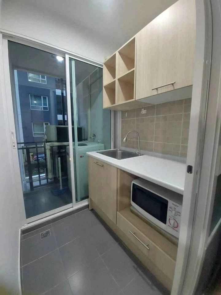 For rent: Regent Home Sukhumvit 81, Building B, 2nd floor, fully furnished, with a 6-foot bed. Just bring your own luggage and move in.
