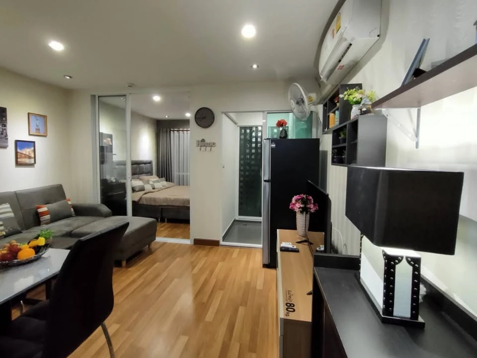 For rent: Regent Home Sukhumvit 81, beautiful pool view, wallpaper decoration, fully furnished, separate rooms, must book.