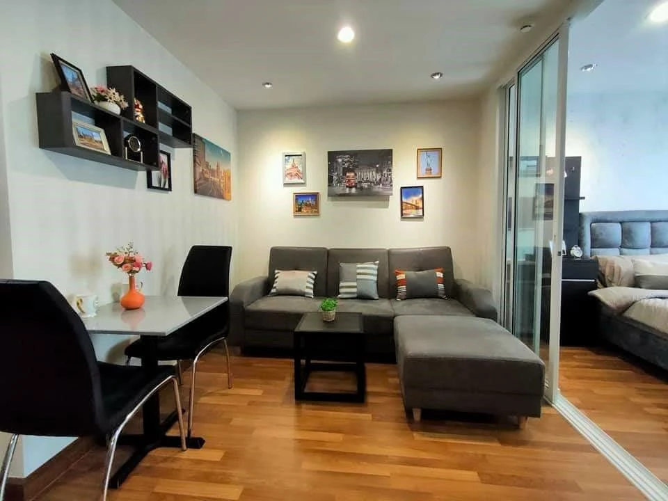 For rent: Regent Home Sukhumvit 81, beautiful pool view, wallpaper decoration, fully furnished, separate rooms, must book.