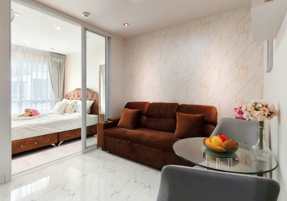 For rent: Regent Home Sukhumvit 81. Beautiful, clean tiled floor, pool and garden view. The room is exactly as pictured, a must-book!