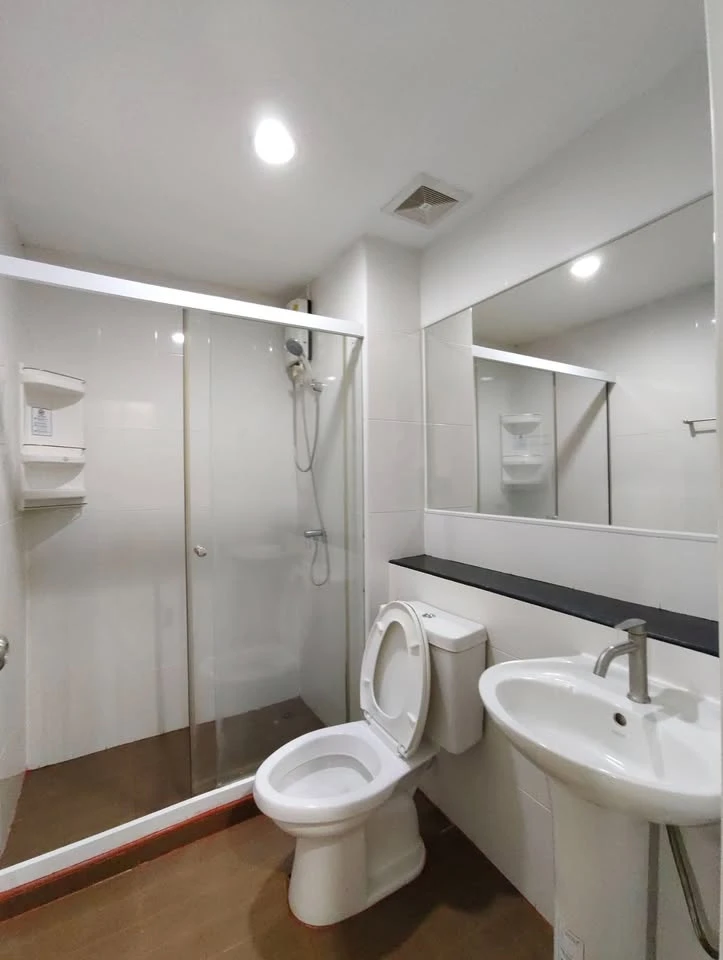 For rent: Regent Home Sukhumvit 81, fully furnished, ready to move in, 4th floor, beautiful resort-style pool view, beautiful room, as advertised, com