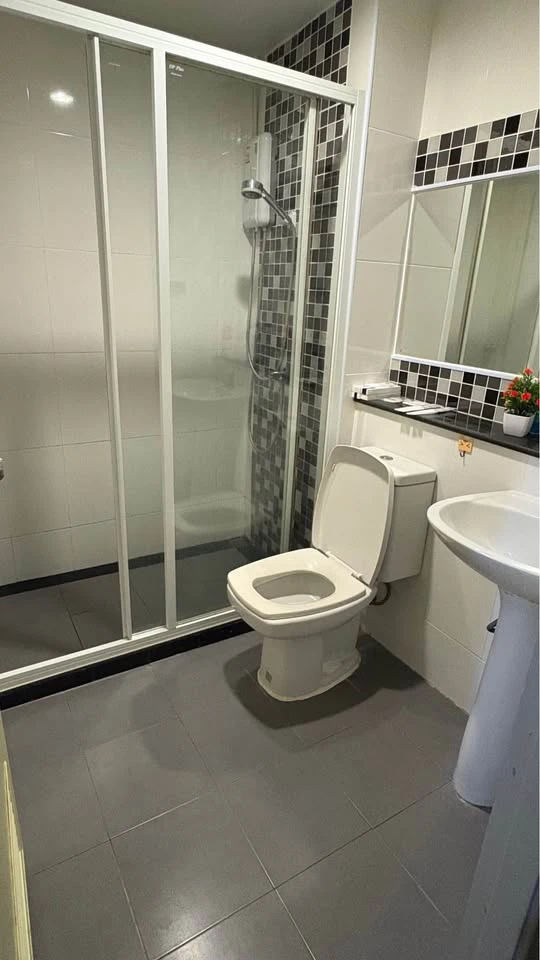 For rent: Regent Home 22 Sukhumvit 85, studio room, 4th floor, comes with a special price, book now, don't miss out.