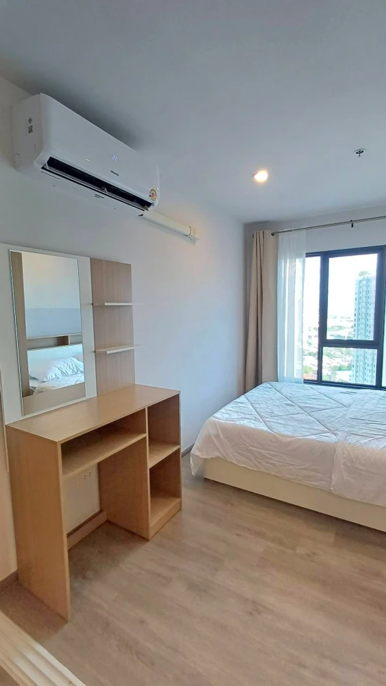 For rent: Regent Home Wutthakat, 28th floor, room with a great view, separated bedroom, good kitchen. You'll regret it if you miss it.