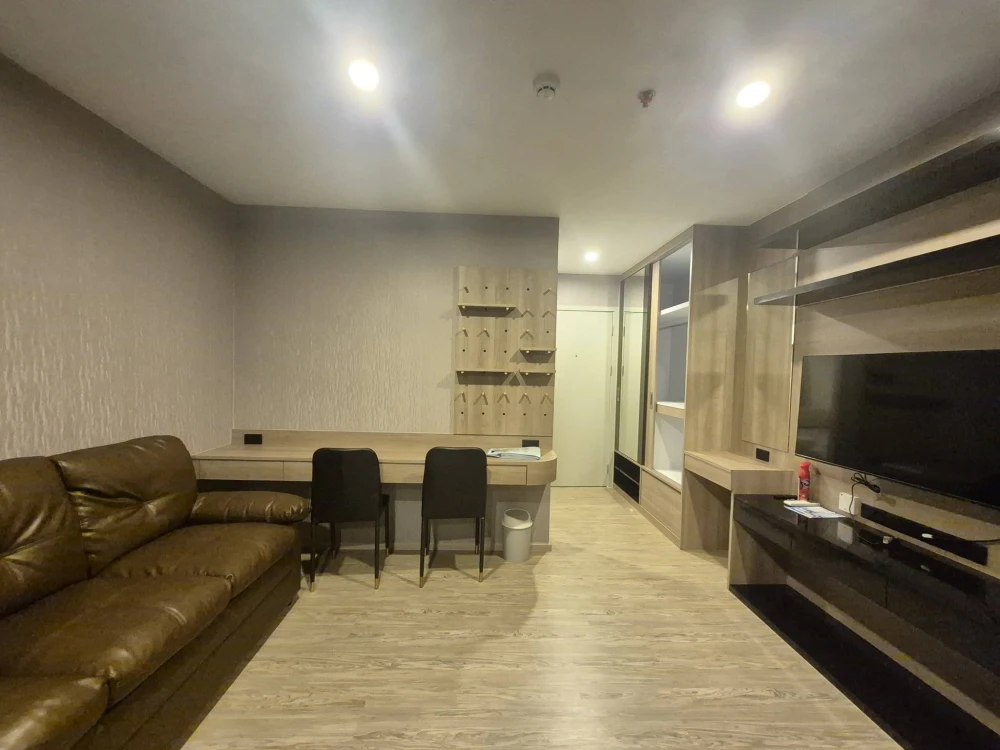 For Rent: Regent Home Bangna. Well-partitioned unit with clearly defined zones. Great price—book now and don't miss out!