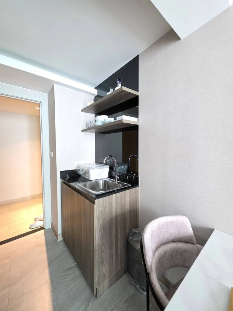 For rent!! Lloyd Research Center-Thonglor, 2nd floor, fully furnished, ready to move in. Reserve now!!