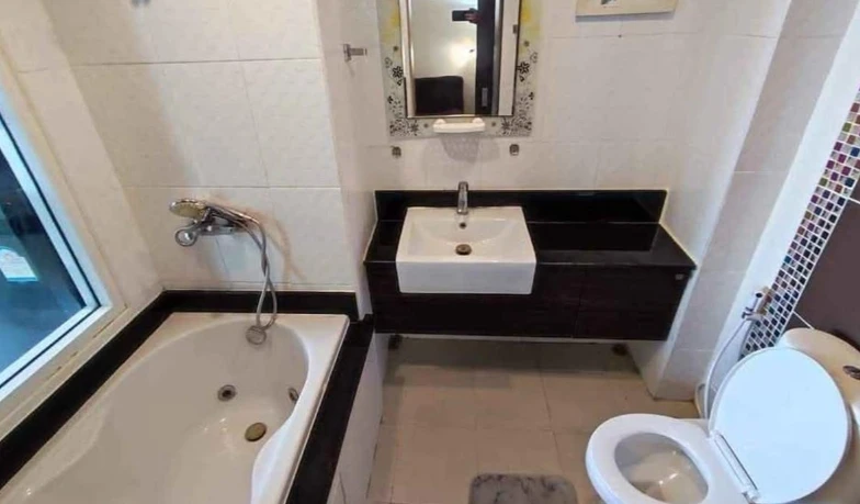 For rent: Ladda Condo View, 18th floor, sea view, fully furnished, nice room, reserve now, don't miss out!